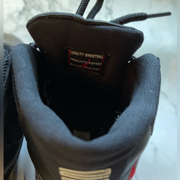 Jordan 11 Playoff Bred (2019) RARE FIND AT THIS PRICE - Picture 6 of 16